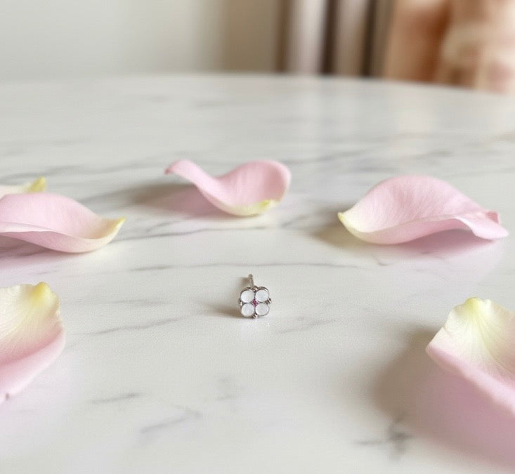 Boucles d'oreilles fleur – Argent & Pierre blanche